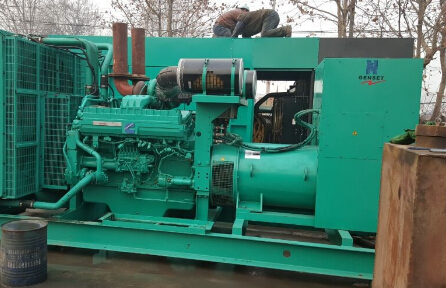 宿松发电机组如何判断水冷式机油散热器内部是否需要清洗？